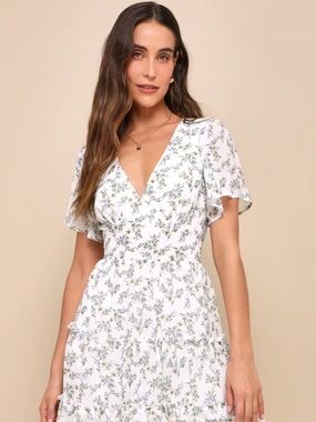 Lulu’s So True White Floral Print Tiered Short Sleeve Mini Dress, size large